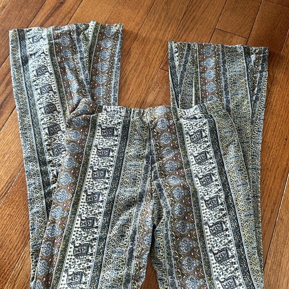 Maternity pants size small - Picture 3 of 3